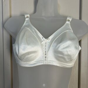 Cabernet Womens Bra 34C Ivory Bow Coquette Feminine Dainty Comfort Wireless